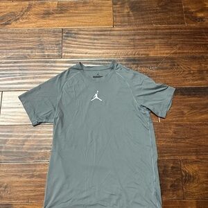 Jordan Men’s Gray Short Sleeve Training Tee size M